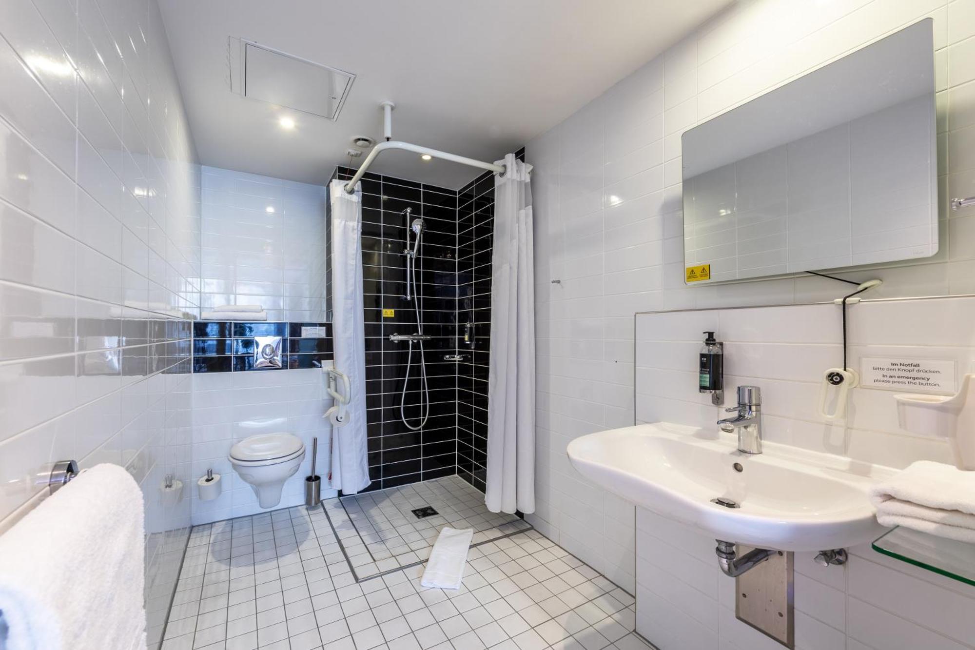 Premier Inn Hamburg City Millerntor Exteriör bild